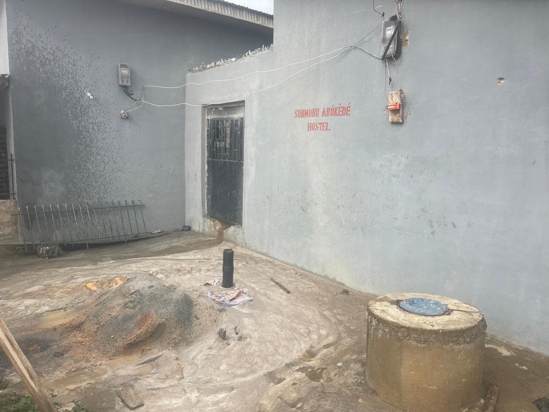 Sumonu & Nasirat Hostels, Agbale 2